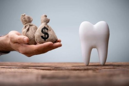 هزینه‌های دندانپزشکی گران نیست ؛ درآمد مردم کم است