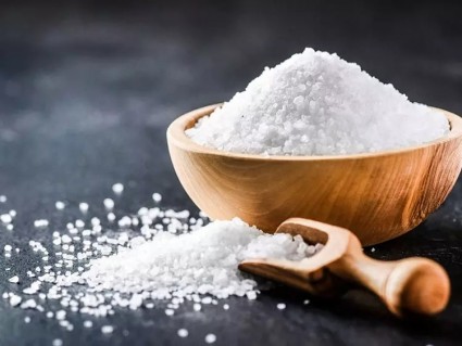 ۷ هشدار نشان‌دهنده مصرف بیش از حد نمک در بدن/فیلم