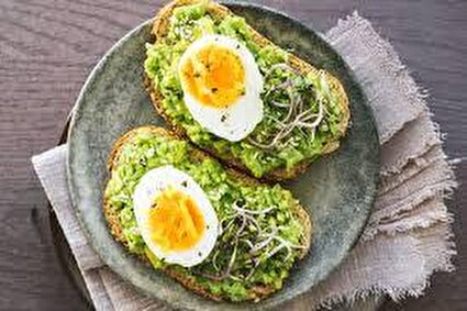 ۱۰ عادت ساده برای ثابت نگه‌داشتن قند خون در طول روز