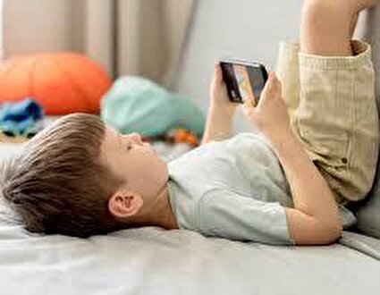 تلفن همراه و فضای مجازی با مغز کودکان چه می‌کنند؟/اینفوگرافیک