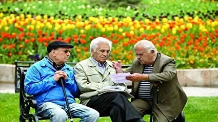 آتش‌نشان بازنشسته شبها در پارک می‌خوابد