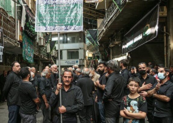 عزاداری سوگواران اباعبدالله در بازار تهران/فیلم اختصاصی