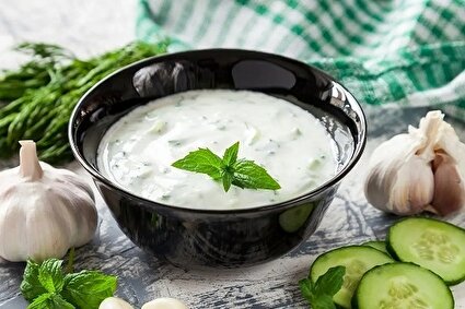 هشدار جدی کارشناس تغذیه: هرگز با غذا ماست نخورید/فیلم
