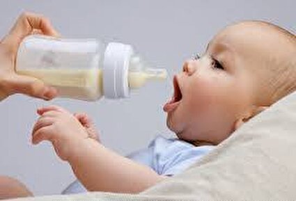 شیر مادر؛ گنجینه‌ای از تغذیه و آرامش برای نوزاد