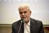 پزشک با درآمد ۱۴ میلیونی سراغ زیرمیزی می رود