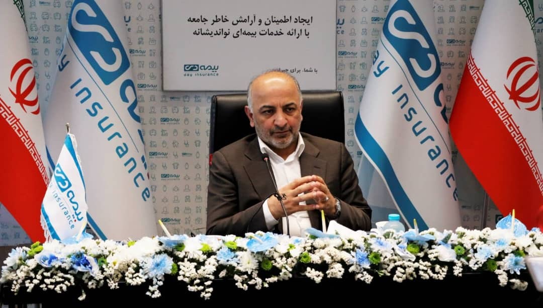 از جاری شدن اشک شوق برنده زنجانی تا باور نکردن برنده شدن شهروند ایلامی / جوایز برندگان جشنواره عید تا عید بیمه دی اهدا شد