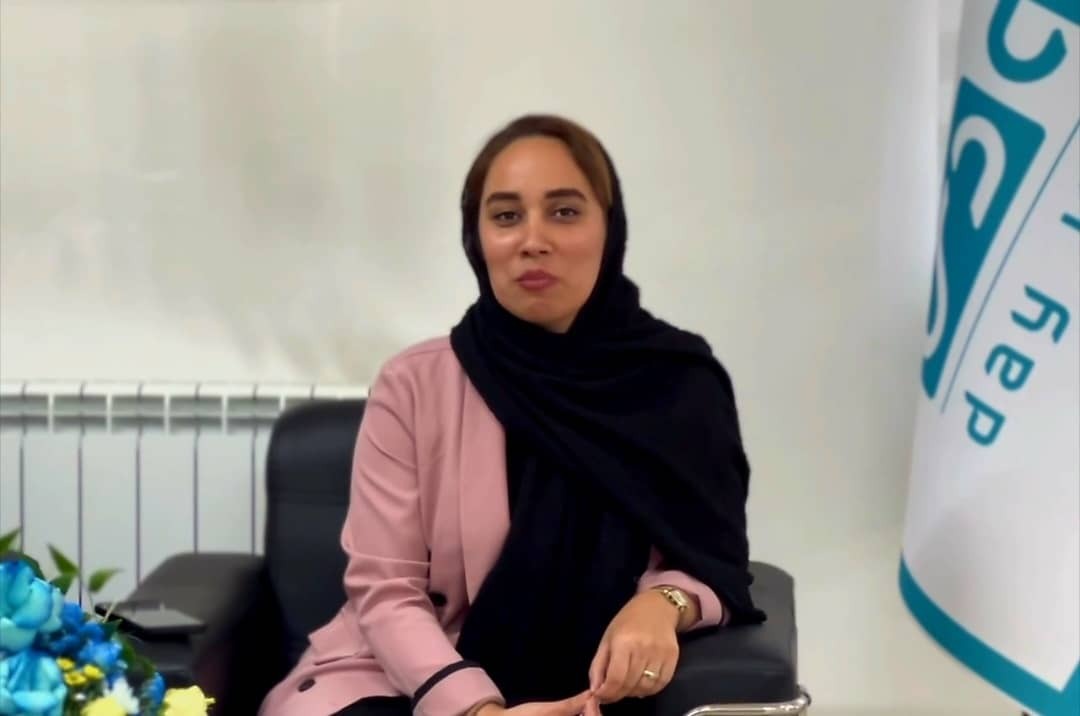 از جاری شدن اشک شوق برنده زنجانی تا باور نکردن برنده شدن شهروند ایلامی / جوایز برندگان جشنواره عید تا عید بیمه دی اهدا شد
