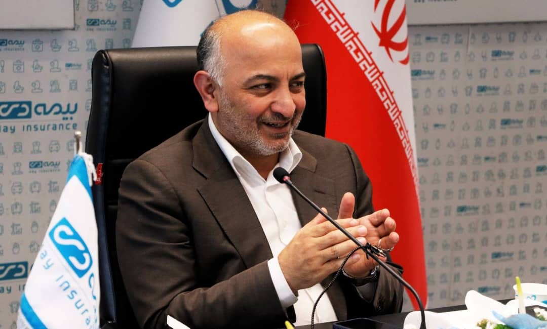 از جاری شدن اشک شوق برنده زنجانی تا باور نکردن برنده شدن شهروند ایلامی / جوایز برندگان جشنواره عید تا عید بیمه دی اهدا شد