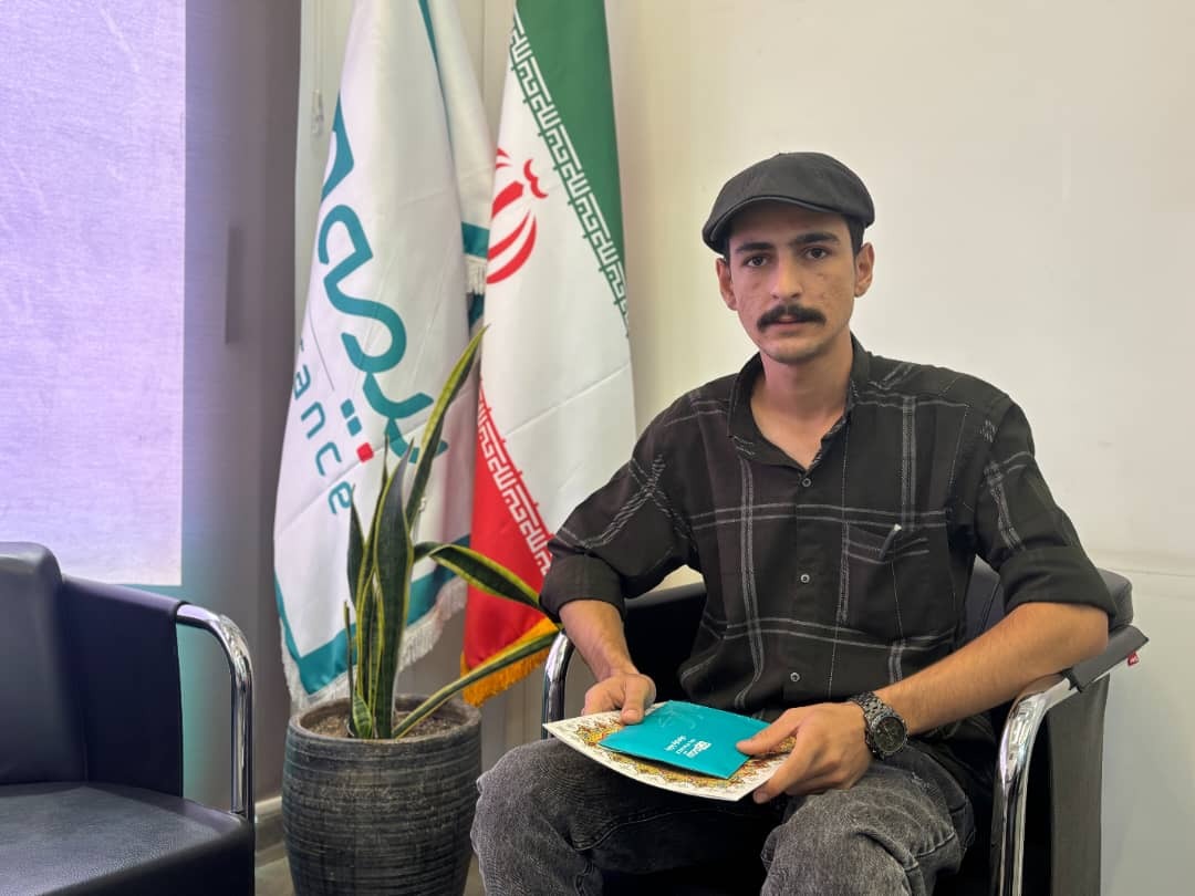 از جاری شدن اشک شوق برنده زنجانی تا باور نکردن برنده شدن شهروند ایلامی / جوایز برندگان جشنواره عید تا عید بیمه دی اهدا شد