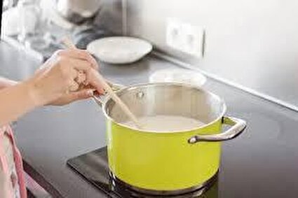 شیر باید چند دقیقه جوشانده شود؟ /فیلم