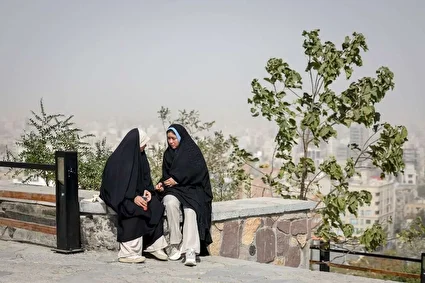 مشهد در محاصره گرد و غبار /تصاویر