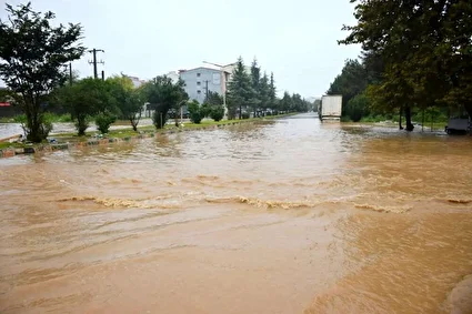 بارش باران و آبگرفتگی معابر در آستارا /تصاویر