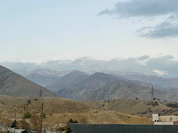 بارش نخستین برف پاییزی در ارتفاعات شمال تهران/فیلم اختصاصی