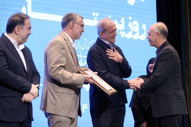 مراسم گرامیداشت مقام پرستار با حضور رئیس‌جمهور/تصاویر